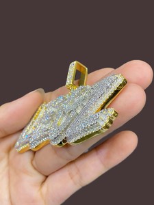 Collier pendentif lettre en moissanite de luxe très demandé pour style hip-hop ou streetwear, idéal pour la vente en gros - Product Image 3