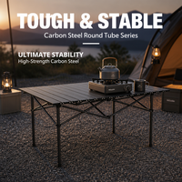 Meubles d'extérieur confortables et élégants, table et chaises pour événements, design moderne, métal durable, pliables, pour utilisation en parc