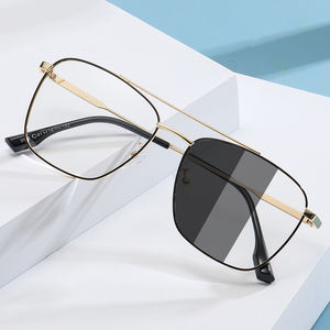 نظارات كمبيوتر مربعة بإطار نظارات انتقالية بأشعة تحت البنفسجية غشاء ضوئي مضاد للضوء الأزرق نظارات متغيرة الألوان - Product Image 3