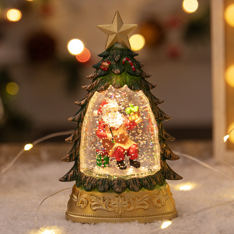 Sapin de Noël vert avec une personne âgée assise.