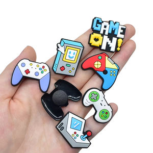 Chaussures <span class=keywords><strong>de</strong></span> console <span class=keywords><strong>de</strong></span> jeu mignonnes Charme contrôleur <span class=keywords><strong>de</strong></span> jeu <span class=keywords><strong>de</strong></span> dessin animé doux, sabots en bois, charmantes pantoufles Bracelets décorations <span class=keywords><strong>de</strong></span> chaussures - Product Image 3