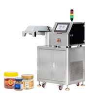 Machine de scellage par induction à haute vitesse refroidie à l'eau avec plateforme élévatrice électrique pour bouteilles de boissons, sauces et huiles