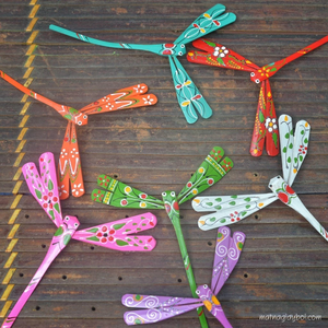 Juguete de libélula de bambú pintado a mano, decoración de recuerdo tradicional vietnamita hecha en Vietnam - Product Image 4