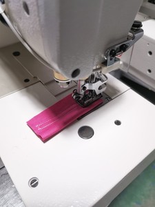 Machine à coudre industrielle à grande vitesse ZY500-01DA pour ourlets de T-shirts, à cylindre, pour usage domestique, nouveau moteur métallique - Product Image 4