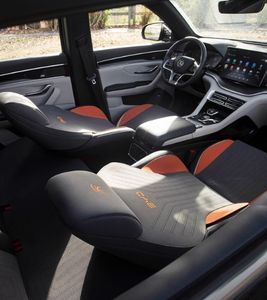 BYD Song Plus EV/DMI Glorious Champion Edition Summer Special Four Seasons Funda <span class=keywords><strong>de</strong></span> asiento <span class=keywords><strong>de</strong></span> cuero <span class=keywords><strong>de</strong></span> gamuza ventilada Poliéster/PVC - Product Image 4