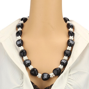 Collar de Graduación 2024 con Forma de Corazón, Colgantes con Temática de Perlas de Imitación, Joyería para Fiestas - Product Image 1