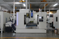 Centre d'usinage CNC 4 axes de conception personnalisée économique pour centre d'usinage CNC VMC1265 Vcm en aluminium