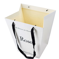 Benutzer definierte weiße Blumen Rose Blume tragen Geschenk Trapez Papiertüte Geschenk box für Blumen sträuße mit Griffen