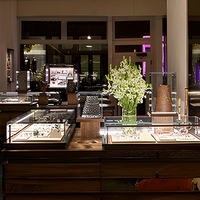 Vitrine à bijoux incurvée avec éclairage LED, vitrine de luxe sur mesure pour les bijouteries