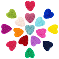 Cœurs en feutrine, étoiles en feutrine, guirlande de pompons en feutrine, couronne, décorations de chambre d'enfant, boules en feutrine pour la décoration de la maison et des fêtes