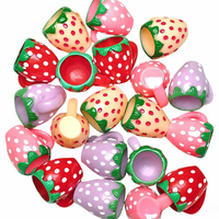 Figurines de dessin animé en résine artificielle en forme de fraises miniatures aux couleurs variées pour décoration de jardin féerique, terrarium et cadeaux de décoration intérieure