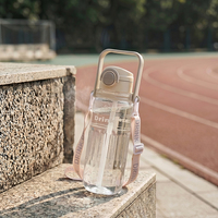 Bouteille d'eau portable pour PC avec couvercle rabattable anti-fuite et sangle de transport, gourde de sport en plastique transparent