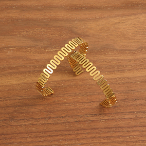 プレインホローラインカフスブレスレットPVDメッキ防水ステンレススチールファッションジュエリー巻き戻し成功ロードバングル - Product Image 5