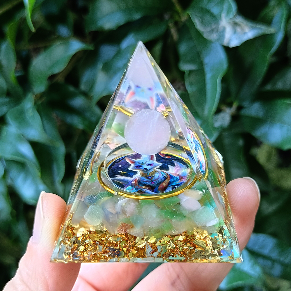 Renard à neuf queues œil de chat arc-en-ciel