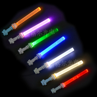 Mainan blok bangunan LED, mainan blok bangunan moc model manusia memegang bercahaya lightsaber