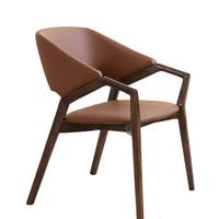 Fauteuil d'appoint moderne du milieu du siècle en bois avec structure en noyer et revêtement en similicuir beige pour salon, bureau ou hôtel