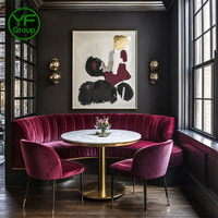 Ensemble Table et Chaises de Luxe Personnalisables en Pierre Frittée avec Banquettes en Velours pour Restaurants, Cafés et Hôtels