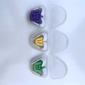 Attelles occlusales, supports dentaires, blocs de mastication, crochets, outils dentaires, instruments, matériaux et kits d'hygiène bucco-dentaire - Product Image 1