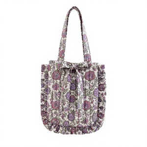 Bolso tote mini acolchado floral hecho a mano para mujer, bolso de algodón para teléfono móvil con volantes y lazo a juego, regalo. - Product Image 1