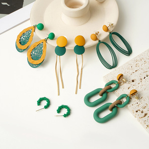 Joyería INS estilo personalidad Metal Color geométrico pintura en aerosol borla pendientes para mujer - Product Image 2