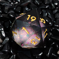 Dadu DND Resin Inti Cair Ukuran Besar 35mm Buatan Tangan Mewah dengan Glitter Ungu/Biru Tepi Tajam untuk Permainan Papan RPG
