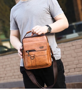 Bolsa de mensajero de cuero PU resistente al desgaste de gran capacidad para hombre, bolsa de viaje con letras de estilo Vintage y logotipo personalizado - Product Image 6
