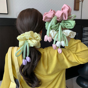 Chouchou Tulipe Coloré et Adorable <span class=keywords><strong>pour</strong></span> <span class=keywords><strong>Chignon</strong></span> ou Queue de Cheval Basse – <span class=keywords><strong>Accessoire</strong></span> Cheveux Rembourré à Motifs Floraux - Product Image 1