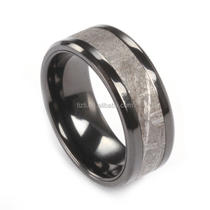 Meteorite-banda de boda biselada de circonio negro con anillo de meteorito de hierro - Product Image 3