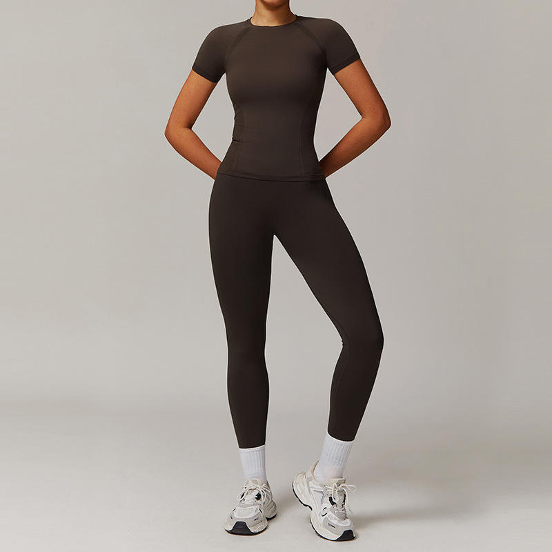 สีน้ำตาล + เสื้อ + กางเกงรัดรูป