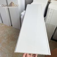 Panneaux de plafond en PVC de haute qualité, légers et imperméables modernes pour les maisons, les hôtels, les espaces commerciaux, les panneaux de plafond décoratifs
