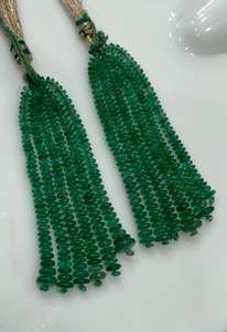 Boucles d'oreilles et colliers en perles d'émeraude naturelle de qualité exceptionnelle appariés avec du matériel en pierre - Product Image 3