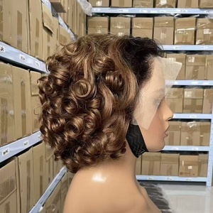 Perruque frontale 13x4 courte bouclée et rebondissante en <span class=keywords><strong>cheveux</strong></span> humains, dentelle transparente, perruque naturelle en <span class=keywords><strong>cheveux</strong></span> humains pour femmes noires – Vente en gros à prix réduit - Product Image 3