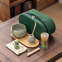 YUBIN Ensemble de thé 8 pièces personnalisable en porcelaine écologique avec bol à matcha gaufré, boîte cadeau en cuir et ornements chaton mignons – Vente en gros