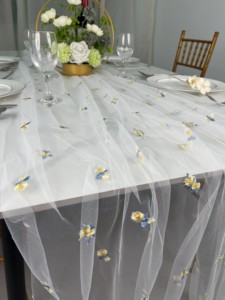 Nappe Moderne Solide et Écologique avec Dentelle Brodé pour Cuisine, Salle à Manger, Fêtes, Mariages, Banquets, Décoration Intérieure - Product Image 3