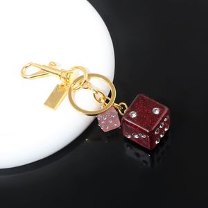 Porte-clés en gros rouge et rose en forme de dés, scintillant et tendance, pour femmes, mignon, breloque pour sac de voiture, cadeau pour étudiants, accessoire pendentif - Product Image 2