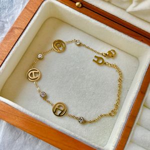 Châu Âu Mỹ Thương hiệu thép không gỉ vàng bốn lá <span class=keywords><strong>Clover</strong></span> Dot kim cương dây đeo cổ tay tinh tế Vòng đeo tay nhỏ bóng hình dạng cho món quà - Product Image 6