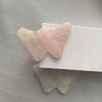 Luma Rose Quartz Gua Sha Outil pour le massage du visage et du corps Grattoir en pierre naturelle en forme d'aile pour l'acupression et les soins de la peau
