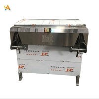 Machine à éplucher, à décortiquer et à retirer la coque dure de la noix de coco