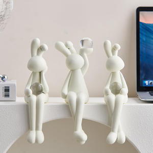 Lapin en résine tenant une boule de cristal, entrée nordique, luxe moderne, créatif, peint à la main, décoration de meuble TV/vin, décoration de chambre à coucher - Product Image 3