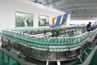 Ligne de production automatique complète d'embouteillage d'eau, ligne de traitement de l'eau équipée d'une machine de traitement de l'eau