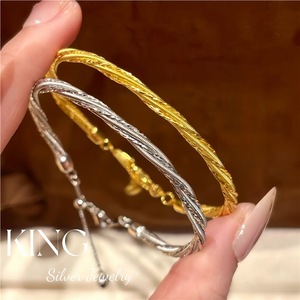 Bracelet élastique torsadé en argent sterling 925 plaqué or pour femme, à porter au quotidien, de la marque King Silver Jewelry - Product Image 1