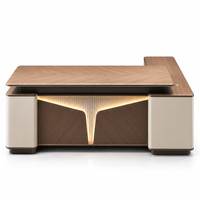 Bureau de direction de qualité commerciale en bois avec éclairage d'ambiance pour immeuble de bureaux administratifs modernes