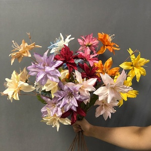 A-904 <span class=keywords><strong>automne</strong></span> Style soie artificielle araignée lys fleurs 3 têtes lys plante fleur ampoules lys pour la décoration de la maison - Product Image 1