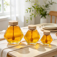 Botol Madu Kaca Hexagonal Pengiriman Cepat dengan Pengaduk Madu Kayu Terintegrasi Tutup Bambu Kualitas Makanan, Stoples Kosong untuk Kemasan Peternak Lebah