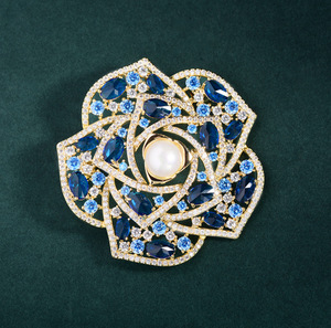 Broche de Regalo para Boda, Compromiso o Fiesta, Diseño 2026, Lujoso, Retro, con Flor de Camelia y Perlas, Chapado en Oro - Product Image 2
