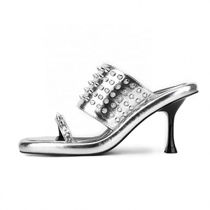 Mules d'été à enfiler pour femme, sandales à talons aiguilles, bout carré ouvert, à rivets, à talons fins, pour l'extérieur - Product Image 2