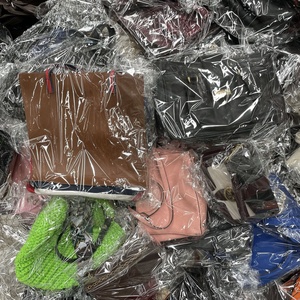 Sacs d'occasion en gros d'usine, sacs de marque de luxe de seconde <span class=keywords><strong>main</strong></span>, sacs de créateurs mixtes, sacs de luxe pour femmes, sacs à <span class=keywords><strong>main</strong></span> d'Italie en boîte - Product Image 2