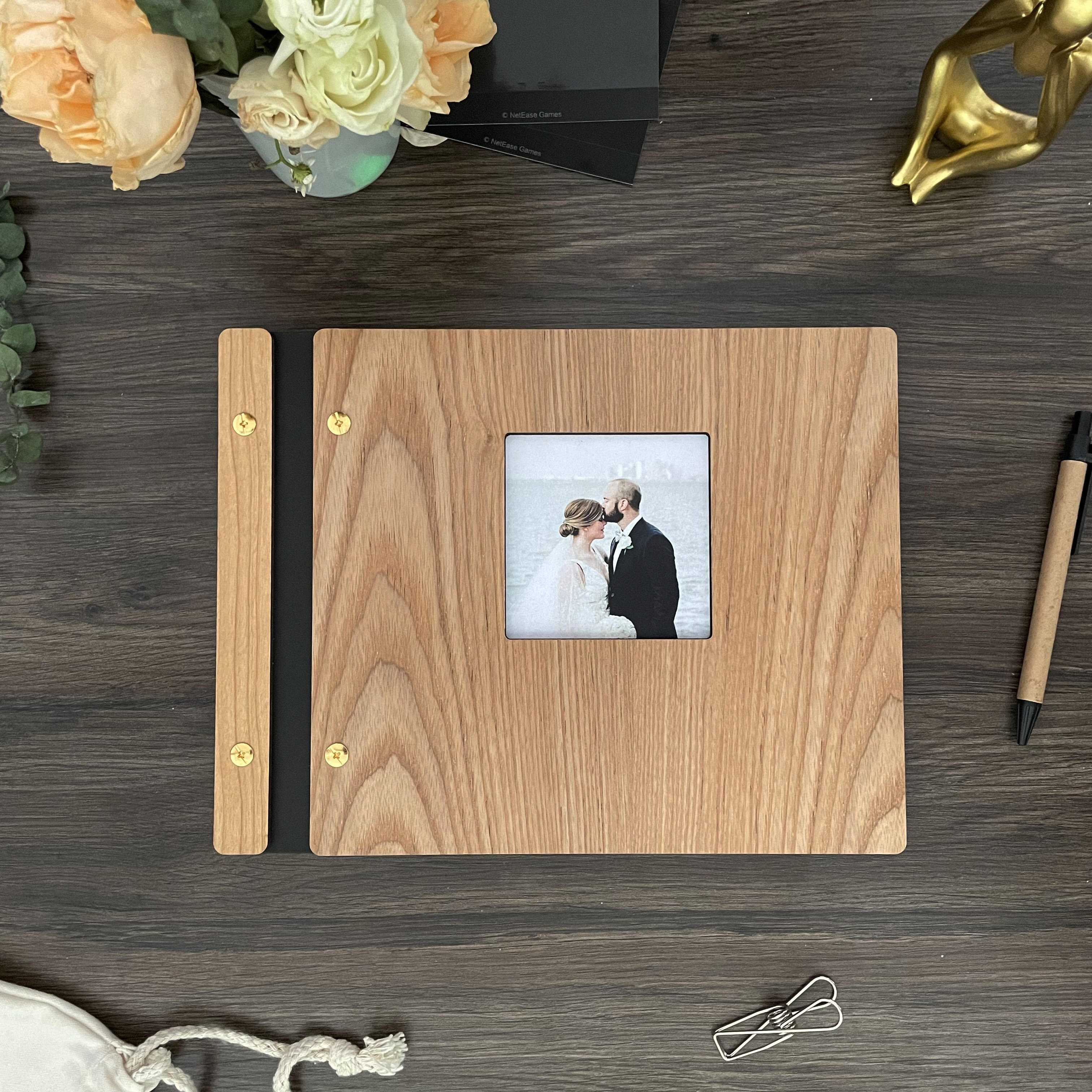 Frêne avec fenêtre