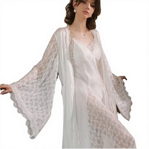 ชุดนอนผ้าซาตินสีขาวเนื้อนุ่ม ระบายอากาศดี คอวี สายเดี่ยว ยาวคลุมเข่า พร้อมเสื้อคลุม ชุดสองชิ้น สำหรับฤดูร้อนและฤดูใบไม้ผลิ - Product Image 2