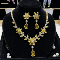 Set Perhiasan Kalung Bunga Kristal Zirkon Mewah dan Anting Gantung untuk Wanita, Cocok untuk Pesta Prom, Pernikahan, dan Acara Formal